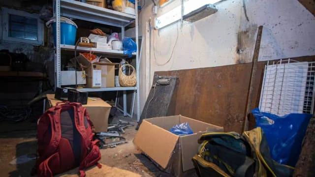 После жалоб жителей: в Тульне проблемная семья украинских беженцев выселена из дома