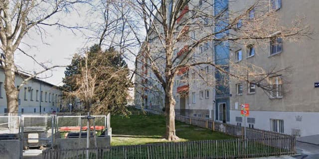 Женщина погибла после падения с балкона: задержан мужчина