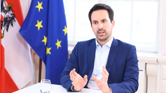 Тренинги по немецкому языку, консультанты и макияж: правительство в стиле luxury