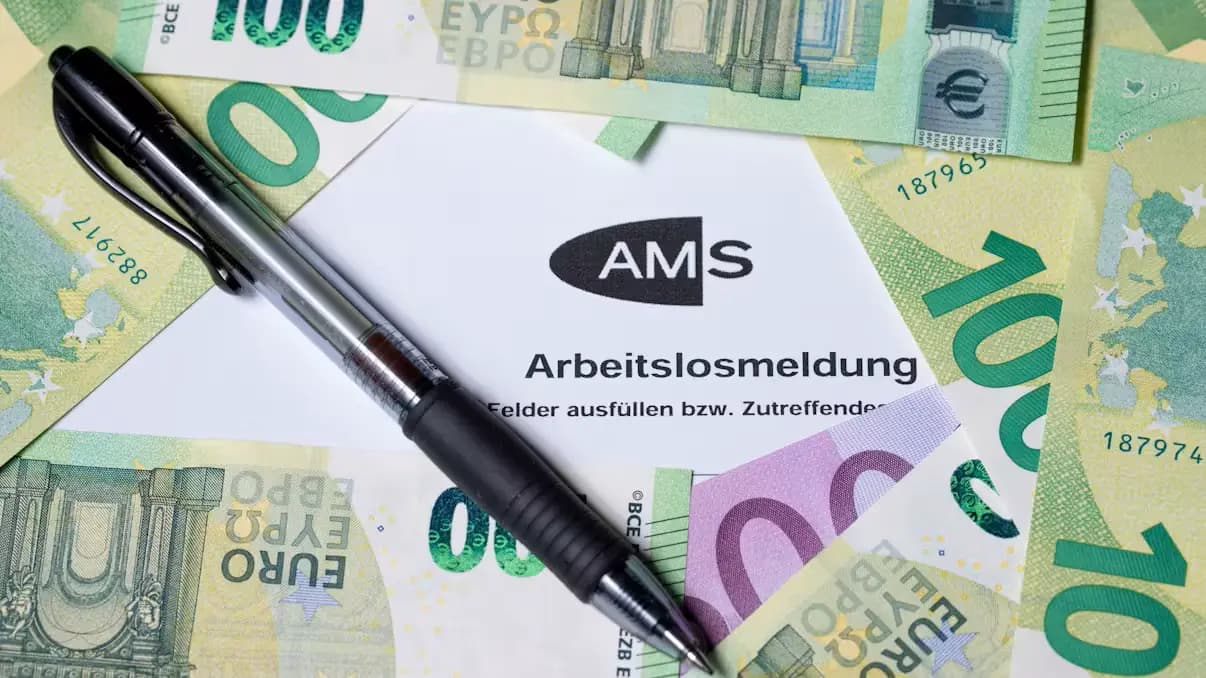 С 1 июля — новые правила от AMS: безработным урежут выплаты и усилят контроль