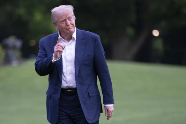 Удвоение импортных пошлин, объявленное президентом США Дональдом Трампом, вступило в силу.