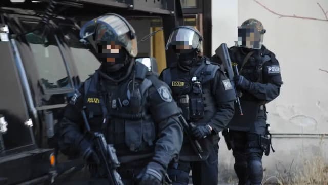 Операция по всей Австрии: облавы на исламистских экстремистов и сотни обысков в тюрьмах