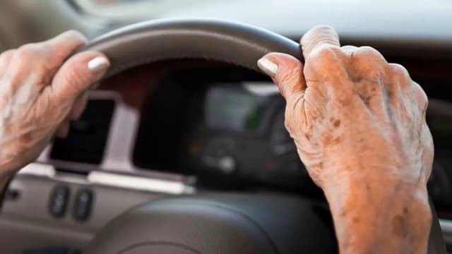 Трагедия в Инсбруке: 86-летняя женщина устроила серию аварий в Инсбруке — одна погибшая