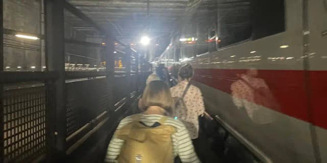 ЧП под Веной: 400 пассажиров ICE провели шесть часов в тёмном тоннеле