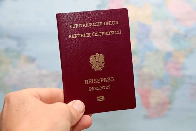 Гражданство только с песней: отказавшемуся петь гимн украинцу отказано в австрийском паспорте