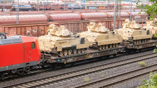 Нейтралитет под угрозой? Почти 3 500 военных колонн и 5 500 пролётов через Австрию