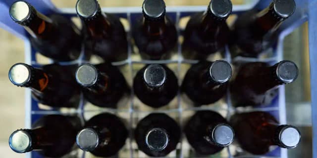 В 2025 пива в Австрии произведено на 6,9% меньше: залог в 7 евро за ящик тормозит потребление