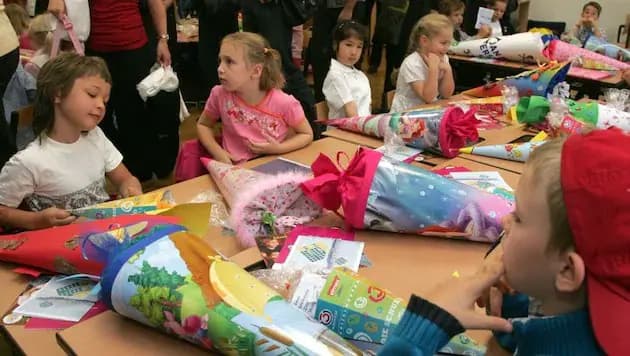 Расходы на школу выросли до  2 200 евро: родители жалуются на огромные дополнительные расходы