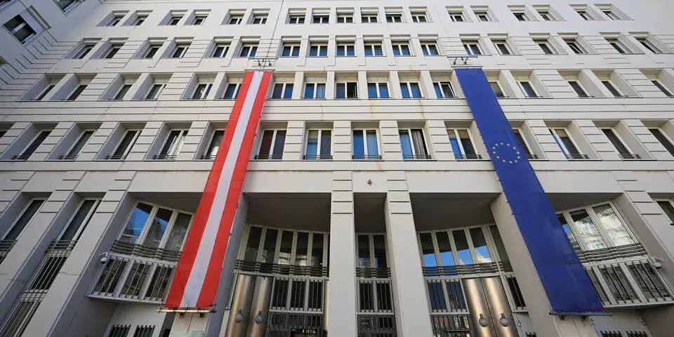 «Господин магистр» устроил нудистский тур по правительственым зданиям Вены
