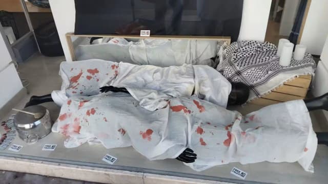 Витрина смерти: магазин в Вене показал "жертв Газы" – последовали жалобы и полицейская проверка