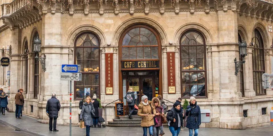 Легенда на паузе: Café Central закрывается – и сразу возрождается в новом облике