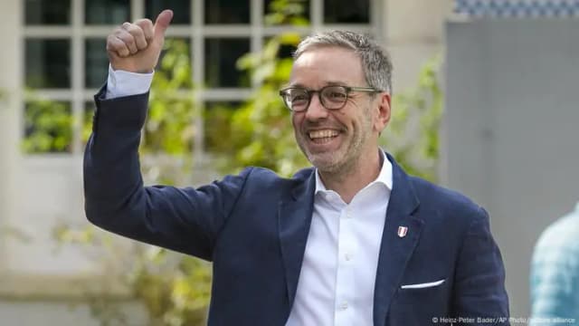Политический  рейтинг:  SPÖ падает на исторический минимум, FPÖ рвётся вперёд