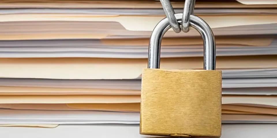 Служебная тайна спустя всего 100 лет уходит в прошлое: закон о свободе информации вступил в силу