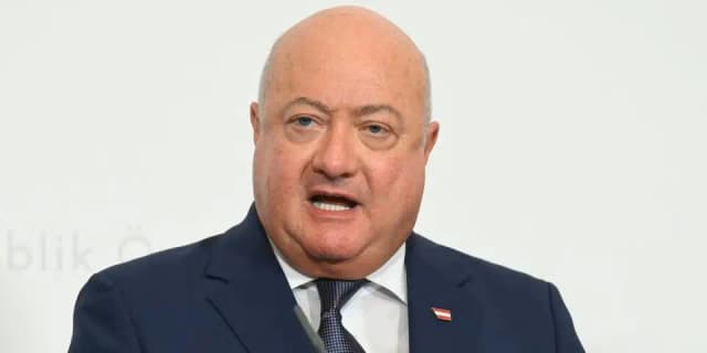НАТО в тревоге: австрийский канцлер осудил Путина за «недопустимую эскалацию»