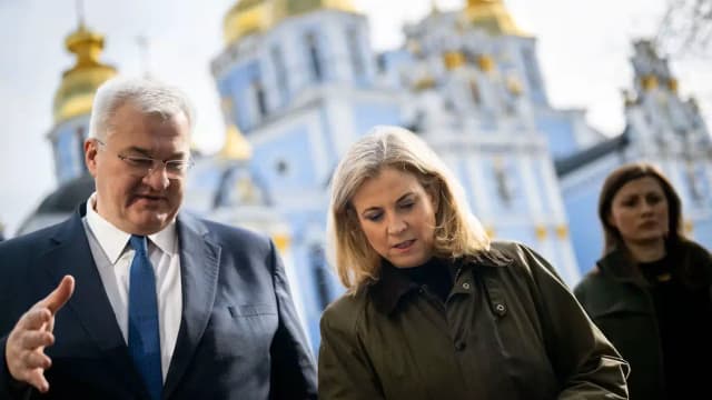 FPÖ: Селфи в Киеве вместо проблем в Австрии