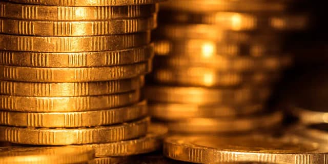 Обман по телефону: «врач» выманил у пенсионерки коллекцию золотых монет
