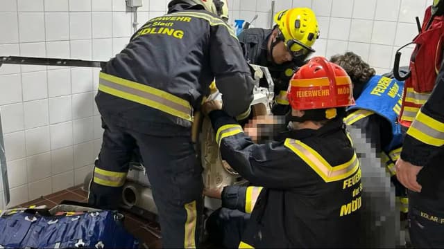 Девочка застряла в сушилке: пожарные Мёдлинга спасли 13-летнюю школьницу