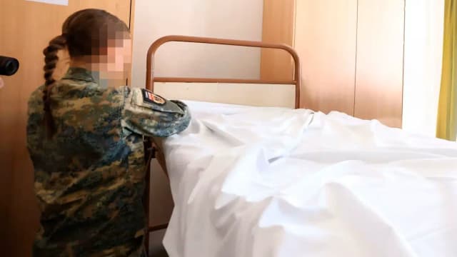 Унтер-офицер и дилдо: армейская дисциплина на страже вежливости