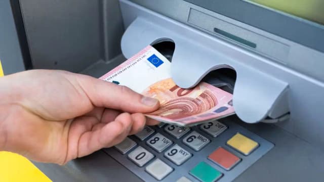 Живёшь и работаешь в Вене? С 2026 года власти начнут забирать деньги прямо из зарплаты