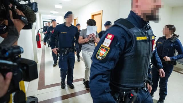 Суровые приговоры: подростки признаны виновными в шантаже, изнасиловании и поджоге квартиры учительницы