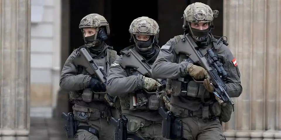 Тревога в Лихтенвёрте: спецназ Cobra взял под охрану школу, подозреваемый пойман