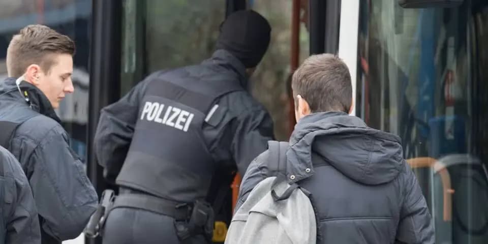 Новый год — новые штрафы: в поезда без билета лучше не садиться