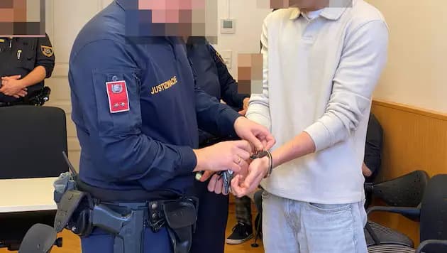 Разбой с пистолетом: в Фельдкирхе осудили двух россиян