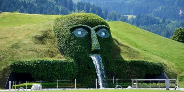 Империя хрусталя Swarovski трещит по швам: в Ваттенсе увольняют 400 человек»