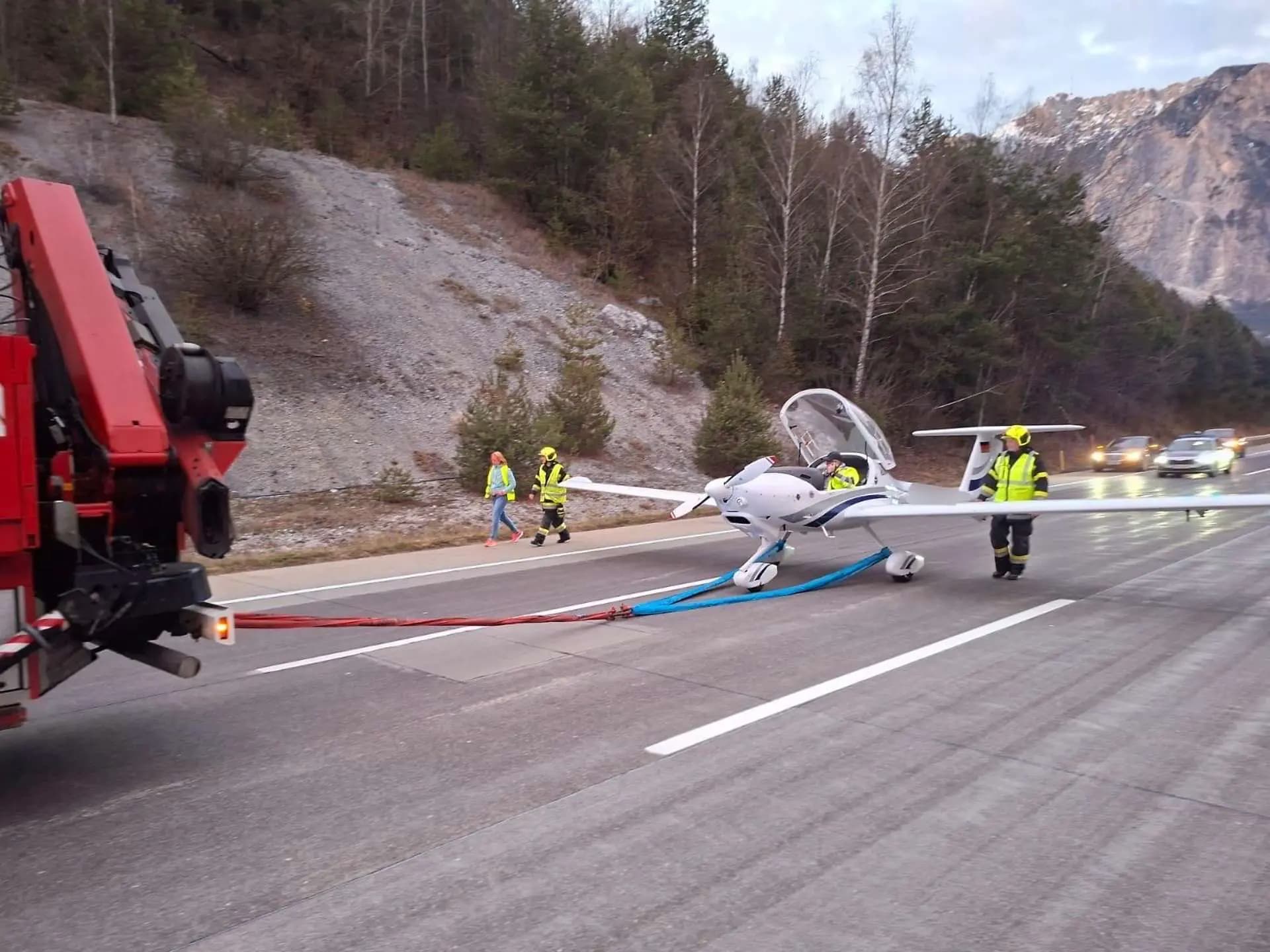 Аварийная посадка самолета на Южном автобане А2