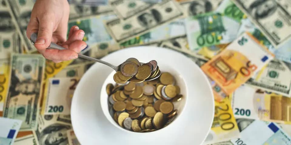 Рынок роскоши в кризисе: мир тратит меньше на авто, дорогие вина и золотые понты