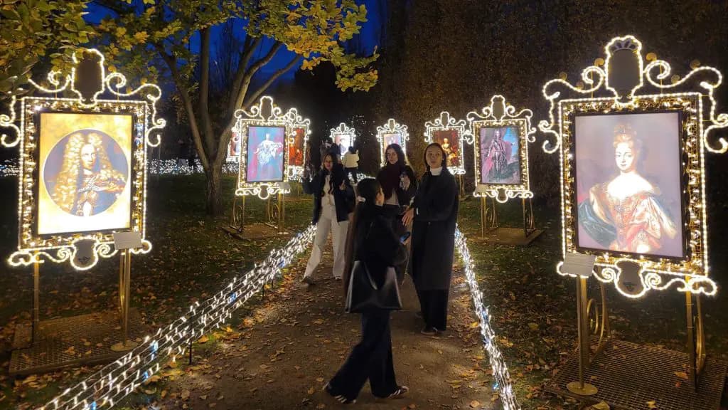 В венском дворцовом парке Шёнбрунн открывается световой сад «Императорские огни»