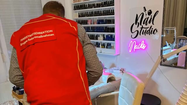 Восьмая за год: в Вене продолжается охота на подпольных «мастеров красоты»