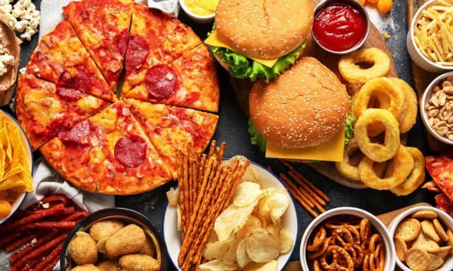 Брюссель готовит налог на еду: с 2026 года под ударом сахар, жир и соль