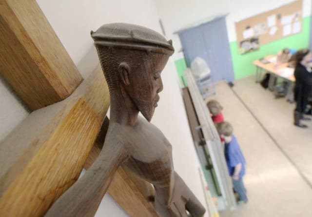 Святые кресты в мусорке: Тироль возмущён школьным скандалом