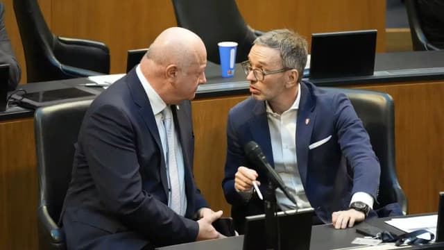 Кредит для Киева: Штокер доволен решением ЕС, Кикль видит «предательство нейтралитета»