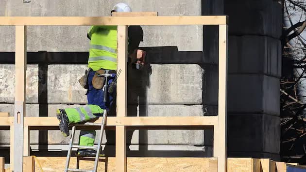 Министр экономики Австрии определил приоритет миграции: таланты, а не получатели пособий