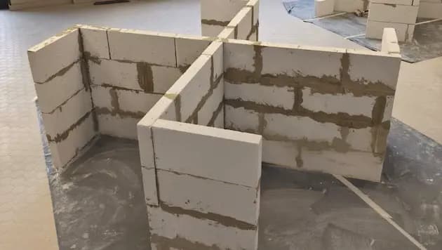 Учебный план с нацистским душком: полиция расследует дело о кирпичной кладке в училище