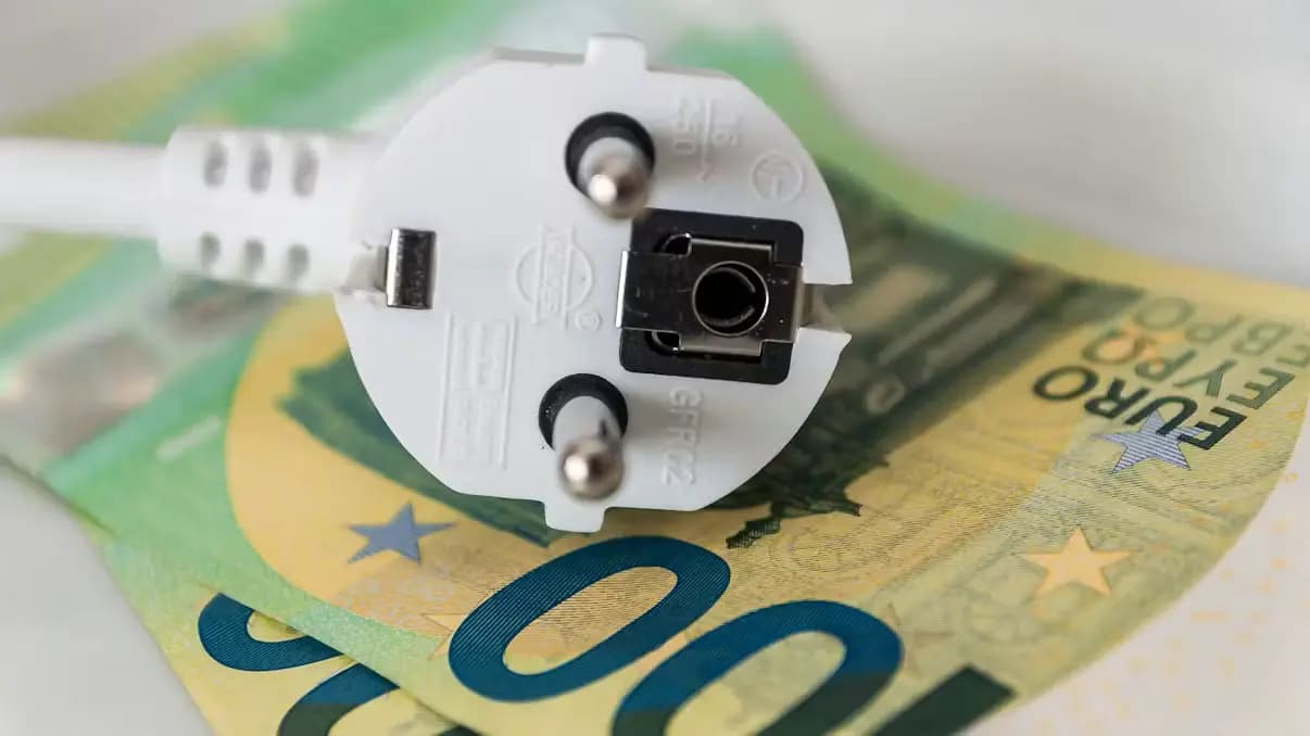 Снижение на 300 евро в год: как новый закон изменит рынок электроэнергии в Австрии