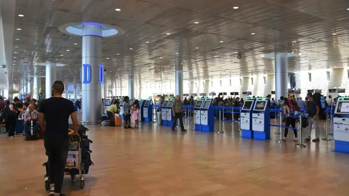 Вторая дыра в системе: на рейсе AUA из Тель-Авива снова обнаружен нелегальный пассажир