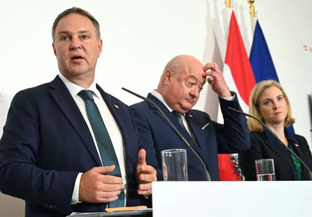 В свободном падении: правительству доверяют лишь 32 процента австрийцев!