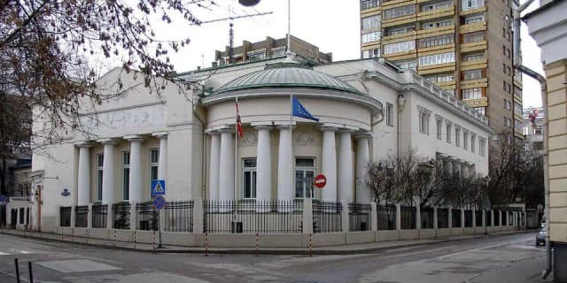 Спор из-за 55 евро: Пенсионный фонд РФ подал в суд на австрийское посольство