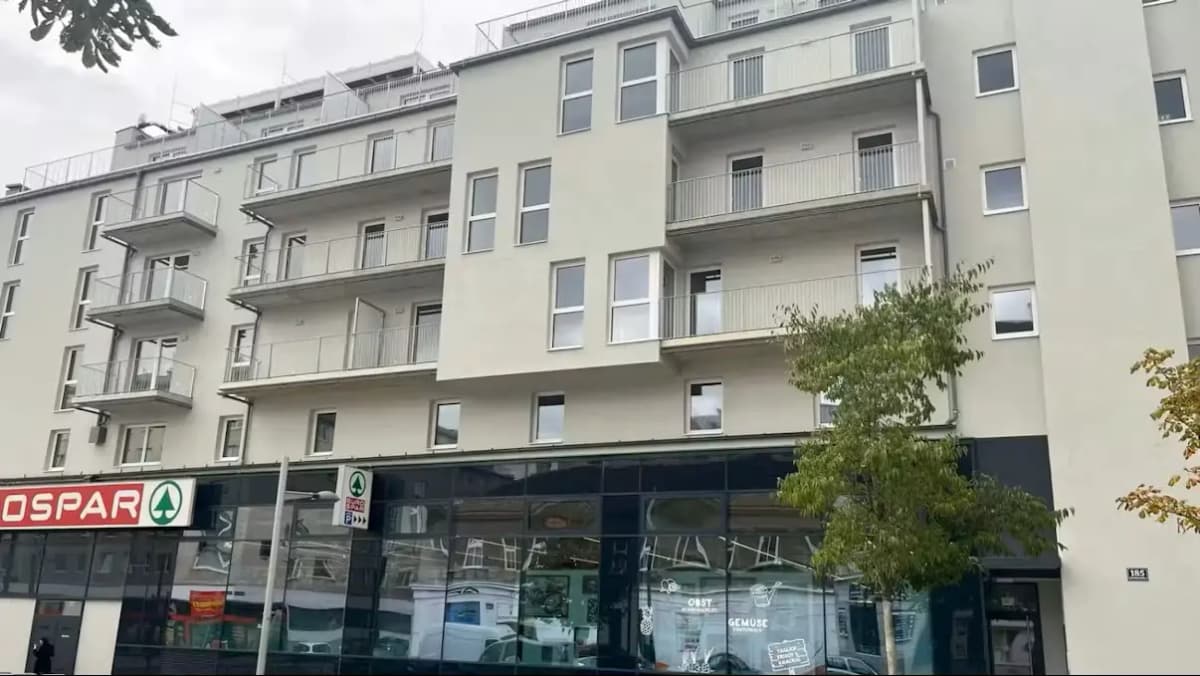 Спорный проект продлевается? Беженцы остаются в элитном доме, а вопрос о справедливости — открытым