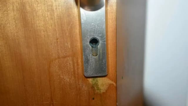 Серия продолжается: банда, травящая замки кислотой, снова вернулись в Вену.