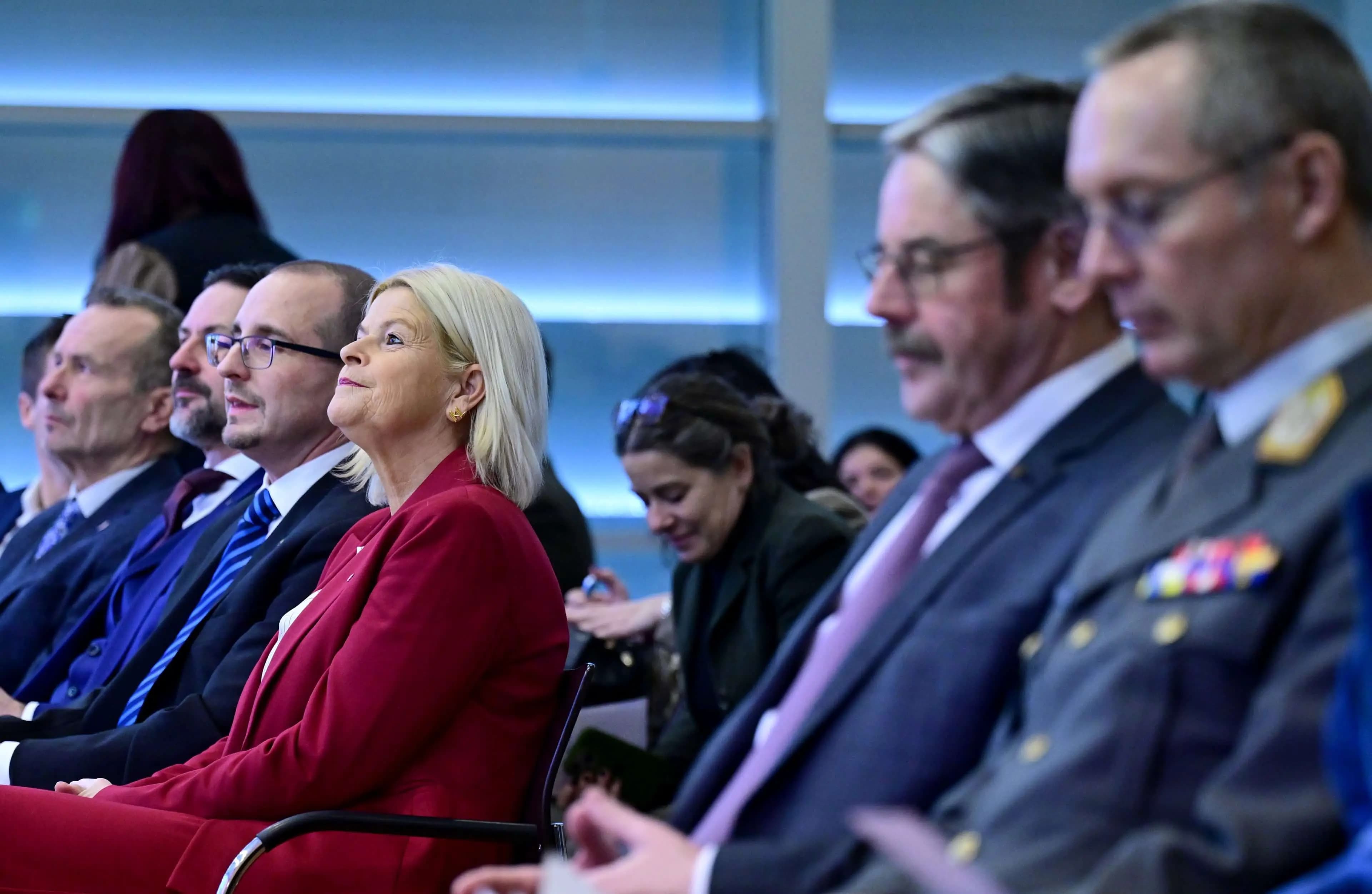 Анализ рисков от Минобороны Австрии:  опасность ядерной войны "очень и очень велика"