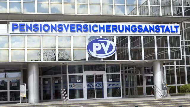 И возраст, и стаж: кому теперь придётся дольше ждать своей пенсии