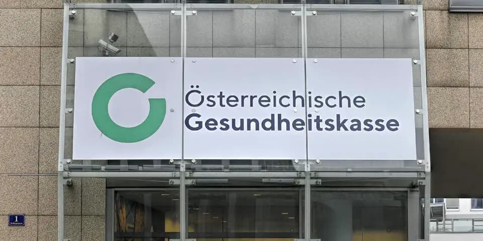 Растущие расходы, падающие доходы:  больничные кассы ожидают убытки в полмиллиарда, а к 2028 году – более миллиарда