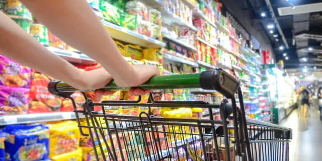 Инфляция пошла на спад: опубликован список из 30 товаров, которые подешевели в Австрии