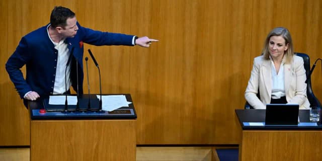 FPÖ против помощи Украине: «миллиарды в коррупционное болото» и угрозы истребовать деньги