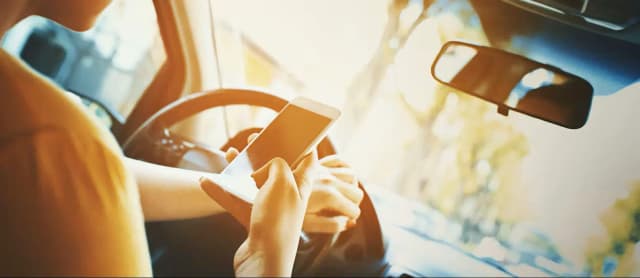 Телефон за рулём больше не спрятать: Австрия готовится к "умным" радарам