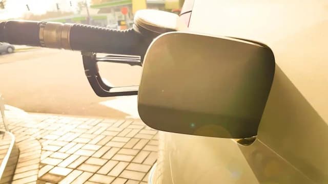 Экономим до 23 процентов: 8 ошибок, из-за которых ваш расход топлива зашкаливает